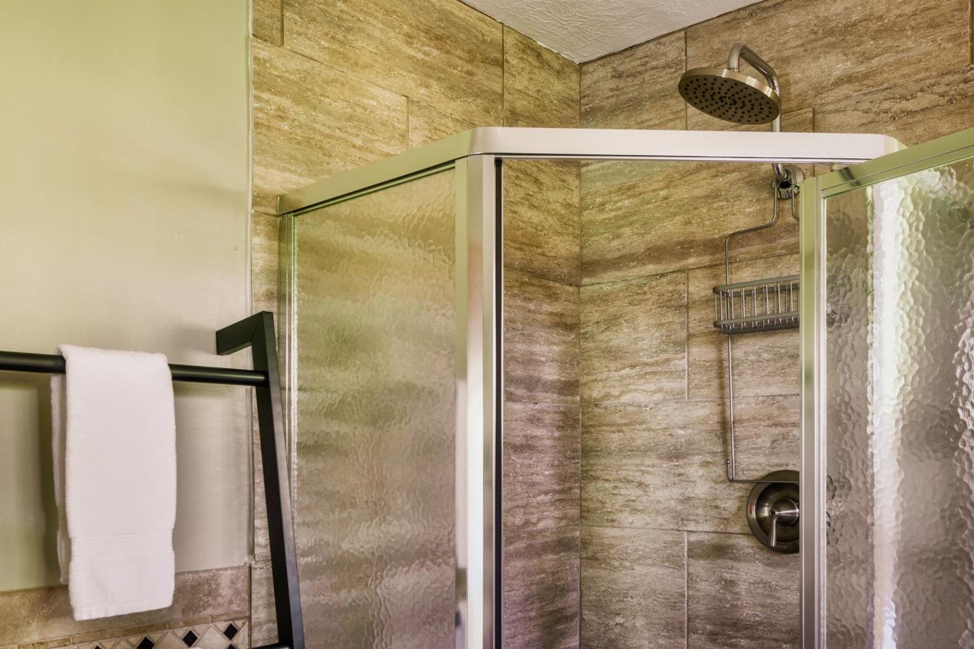 Woodhaven - Private - 3 Suites - Gorgeous Views - 3 Pools - Gamerm - Hottub - Lots Of Bears Gatlinburg Dış mekan fotoğraf