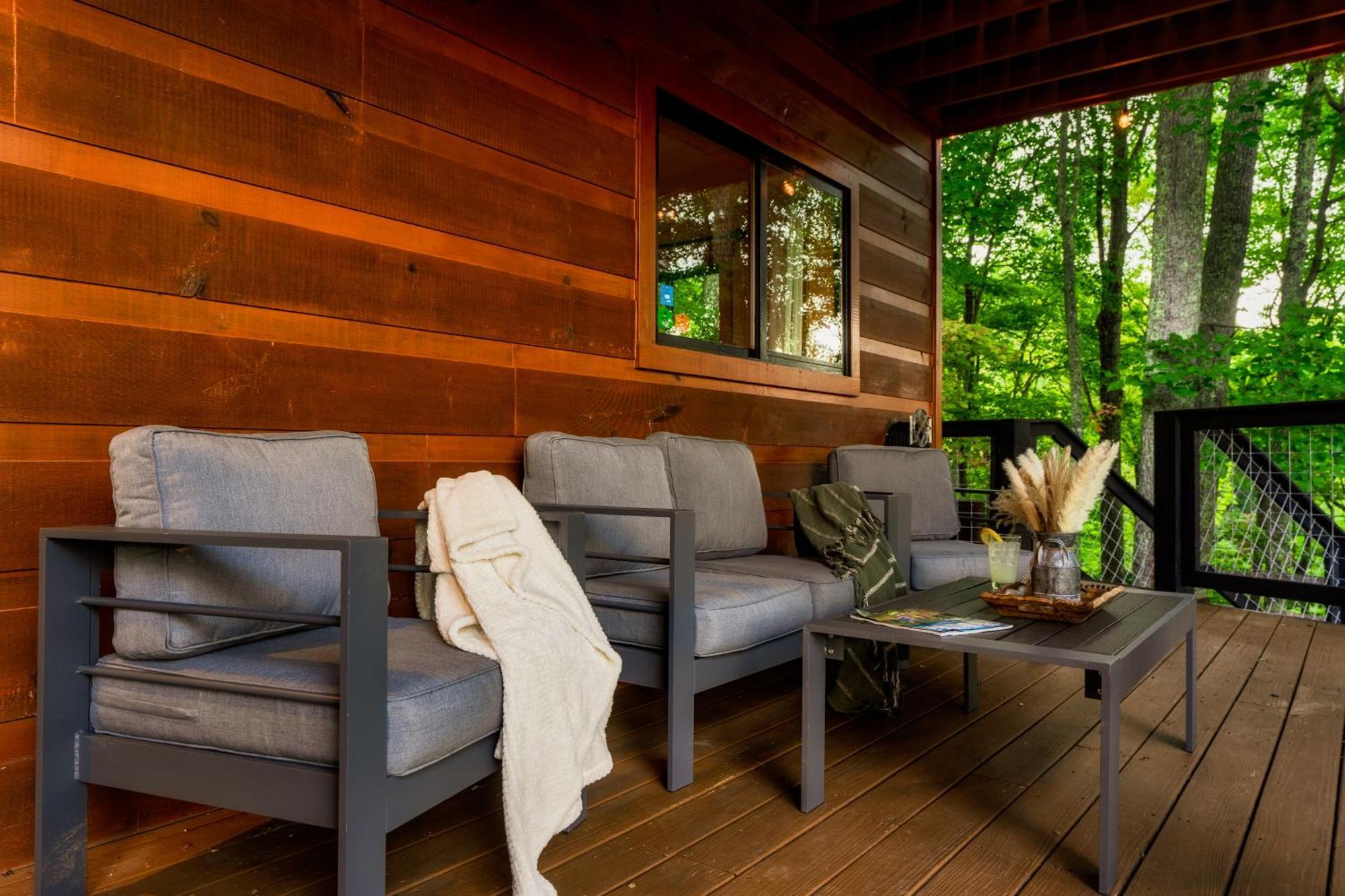 Woodhaven - Private - 3 Suites - Gorgeous Views - 3 Pools - Gamerm - Hottub - Lots Of Bears Gatlinburg Dış mekan fotoğraf