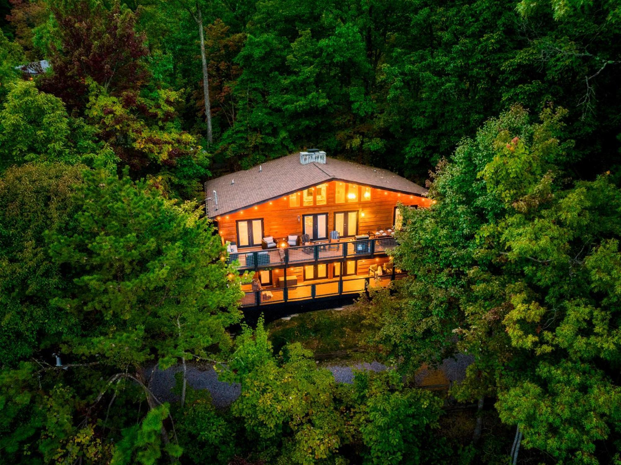 Woodhaven - Private - 3 Suites - Gorgeous Views - 3 Pools - Gamerm - Hottub - Lots Of Bears Gatlinburg Dış mekan fotoğraf