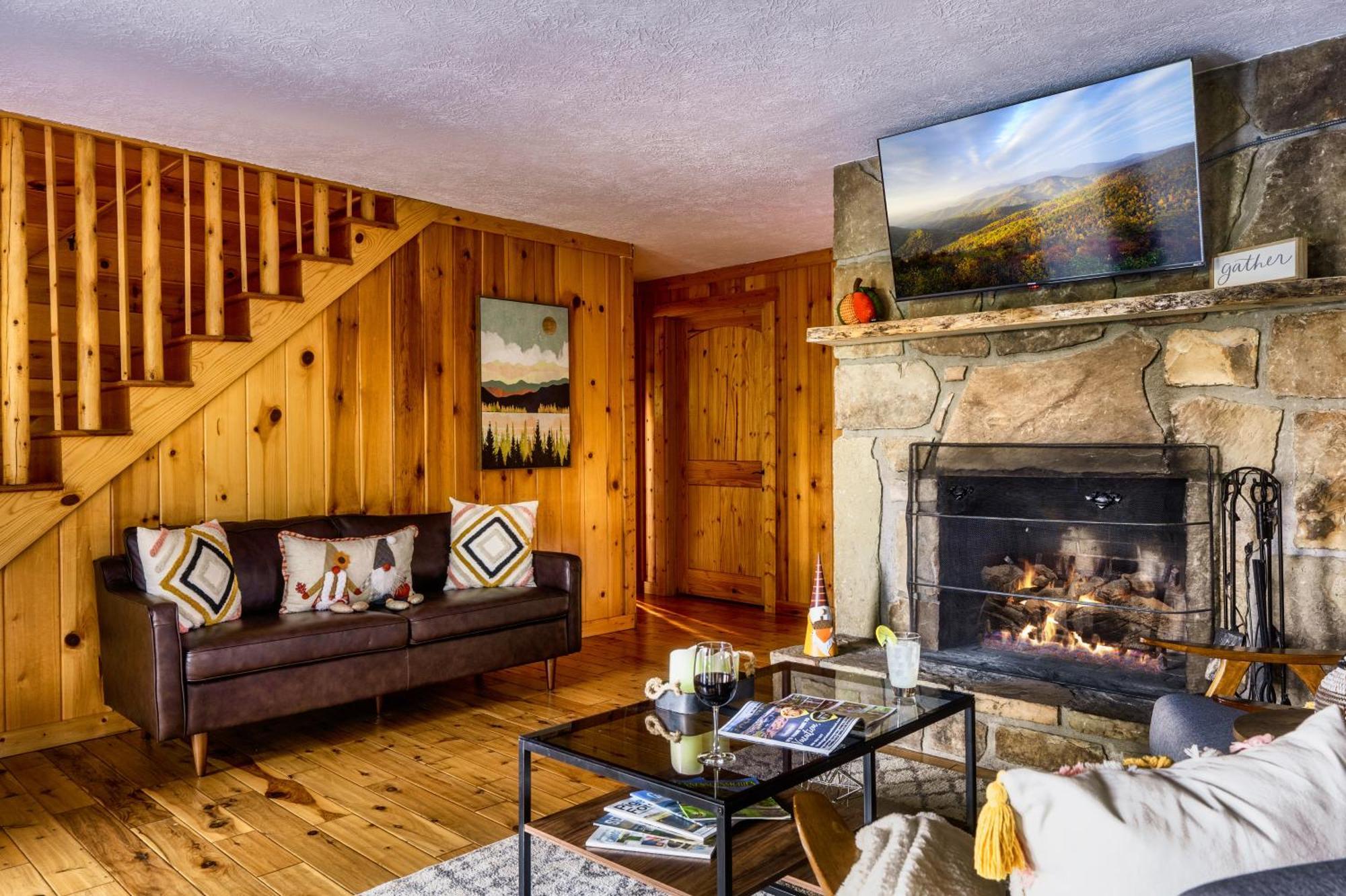Woodhaven - Private - 3 Suites - Gorgeous Views - 3 Pools - Gamerm - Hottub - Lots Of Bears Gatlinburg Dış mekan fotoğraf