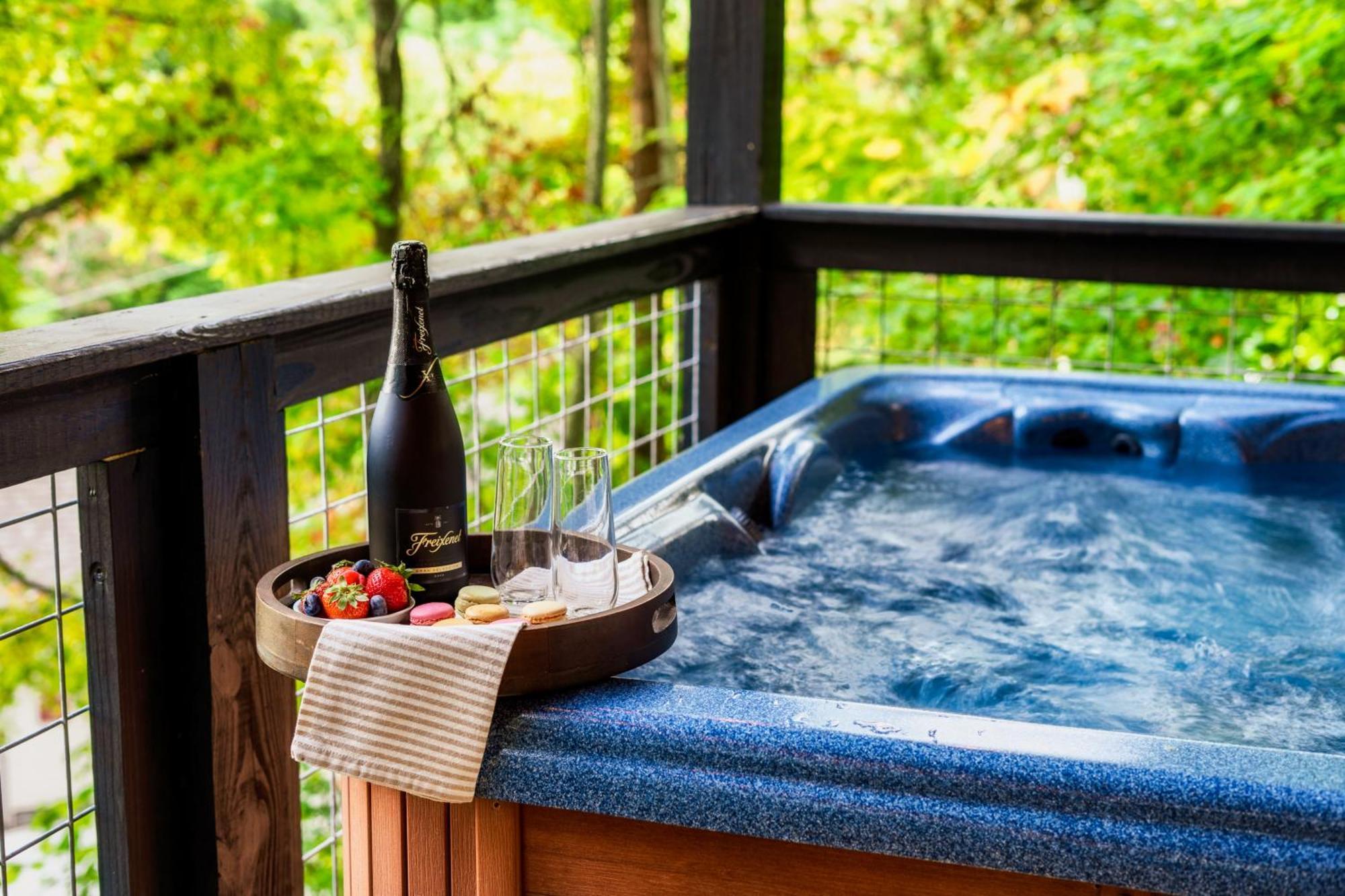 Woodhaven - Private - 3 Suites - Gorgeous Views - 3 Pools - Gamerm - Hottub - Lots Of Bears Gatlinburg Dış mekan fotoğraf