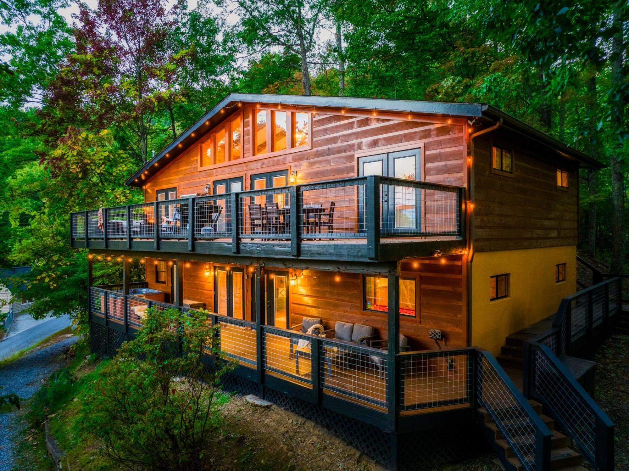 Woodhaven - Private - 3 Suites - Gorgeous Views - 3 Pools - Gamerm - Hottub - Lots Of Bears Gatlinburg Dış mekan fotoğraf