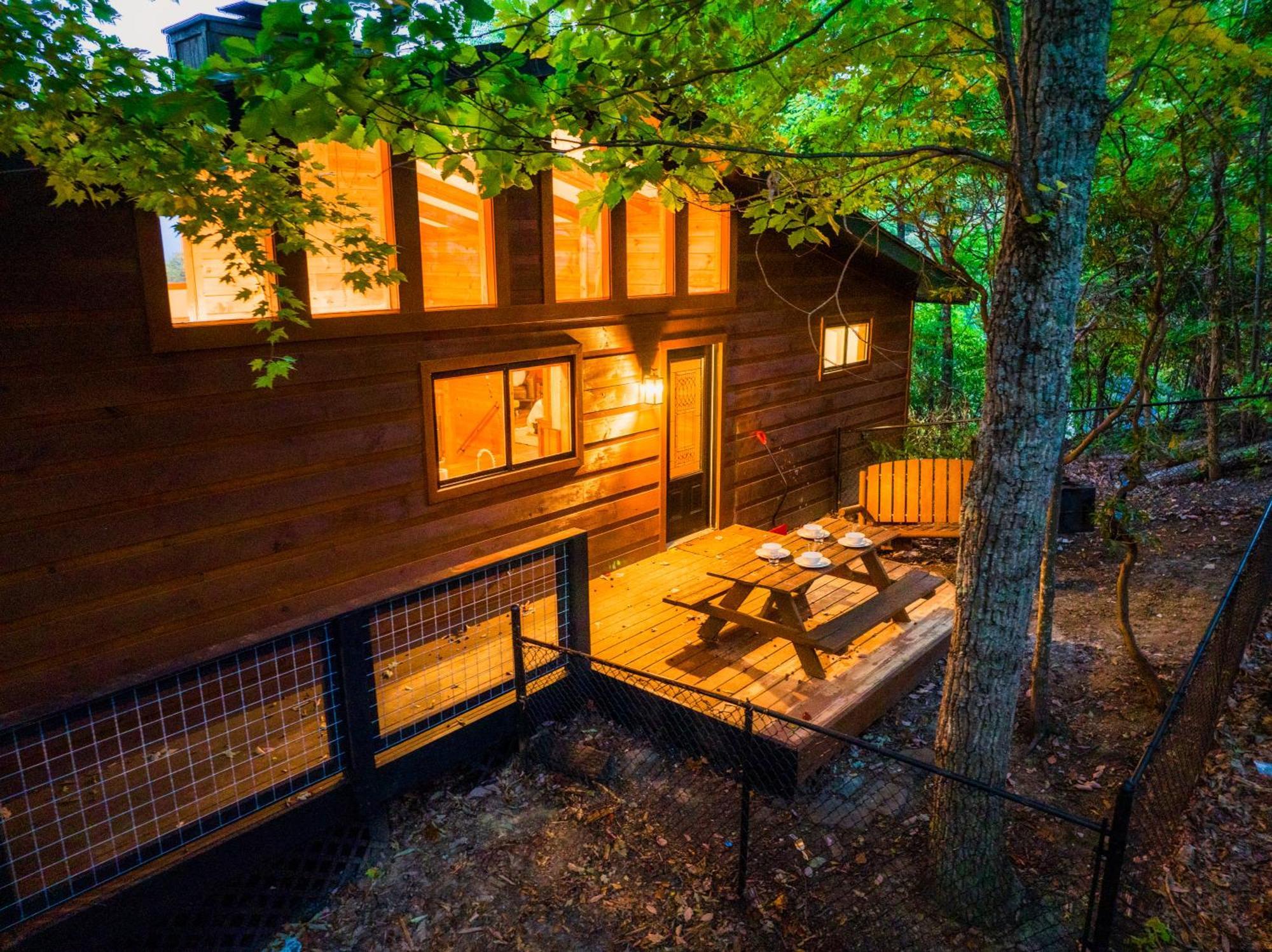 Woodhaven - Private - 3 Suites - Gorgeous Views - 3 Pools - Gamerm - Hottub - Lots Of Bears Gatlinburg Dış mekan fotoğraf