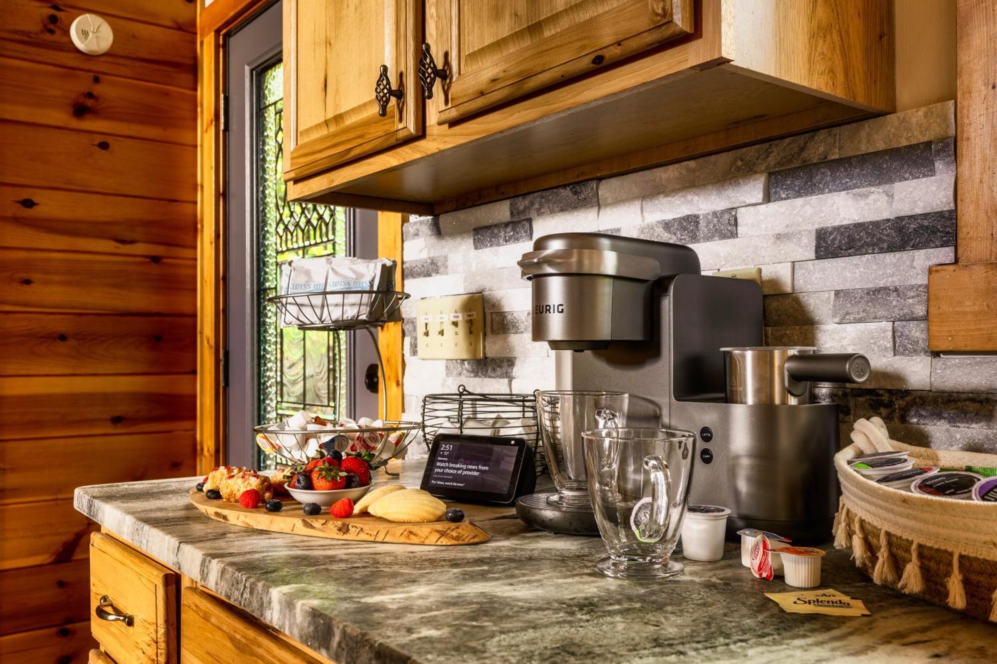 Woodhaven - Private - 3 Suites - Gorgeous Views - 3 Pools - Gamerm - Hottub - Lots Of Bears Gatlinburg Dış mekan fotoğraf