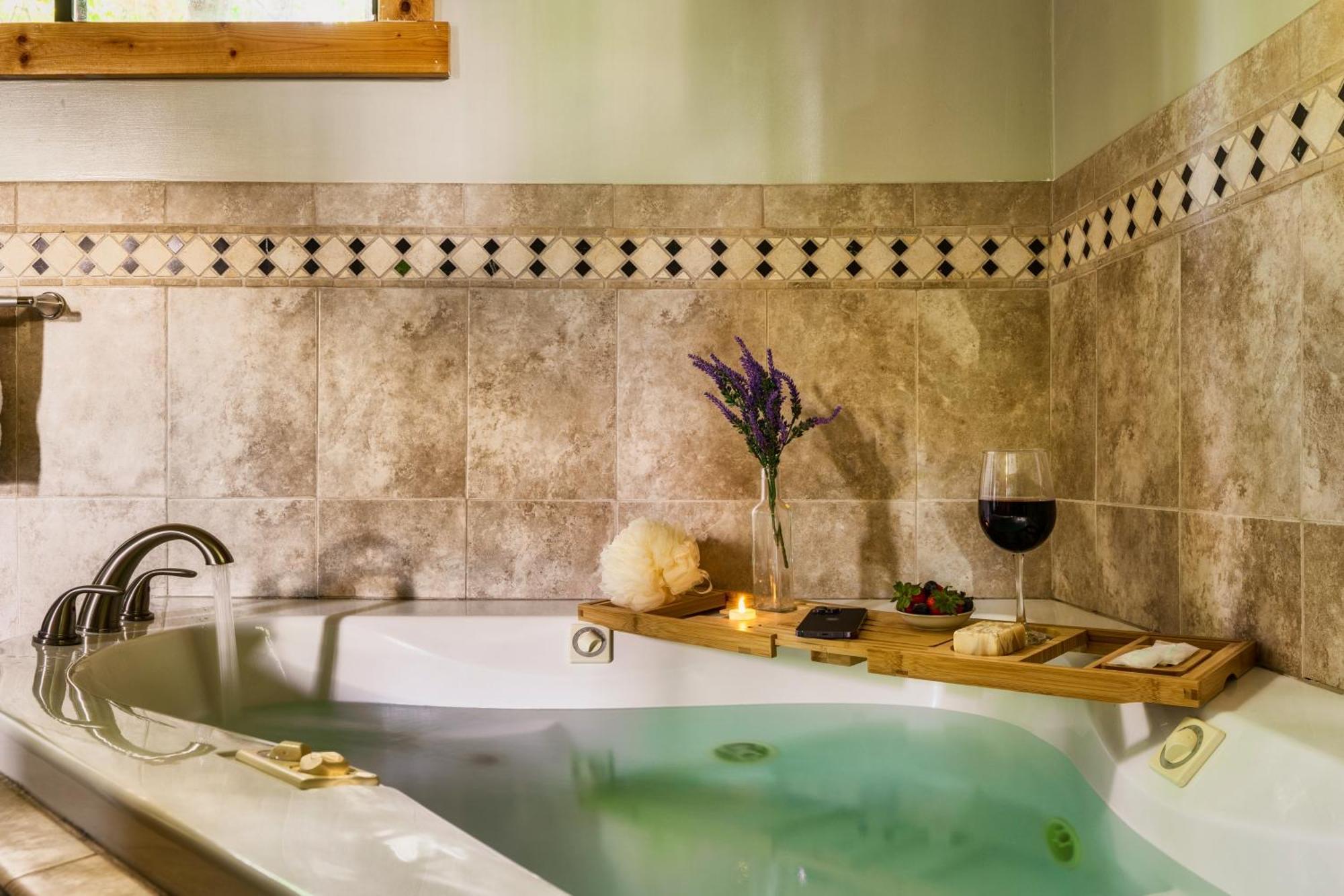Woodhaven - Private - 3 Suites - Gorgeous Views - 3 Pools - Gamerm - Hottub - Lots Of Bears Gatlinburg Dış mekan fotoğraf