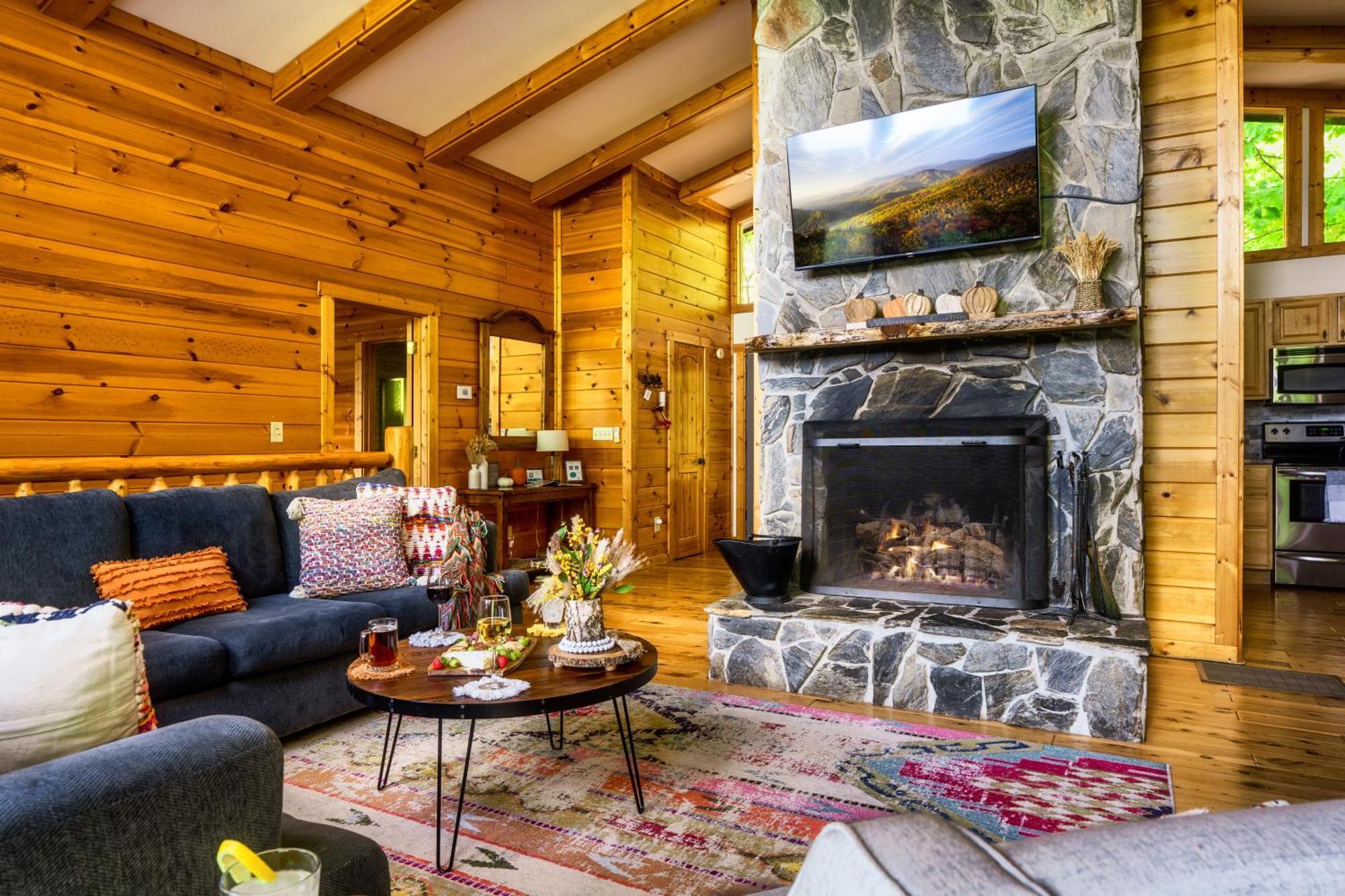 Woodhaven - Private - 3 Suites - Gorgeous Views - 3 Pools - Gamerm - Hottub - Lots Of Bears Gatlinburg Dış mekan fotoğraf