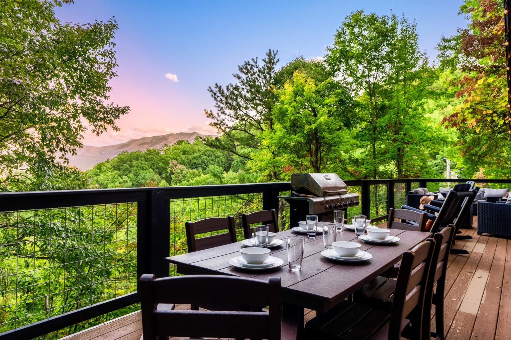 Woodhaven - Private - 3 Suites - Gorgeous Views - 3 Pools - Gamerm - Hottub - Lots Of Bears Gatlinburg Dış mekan fotoğraf