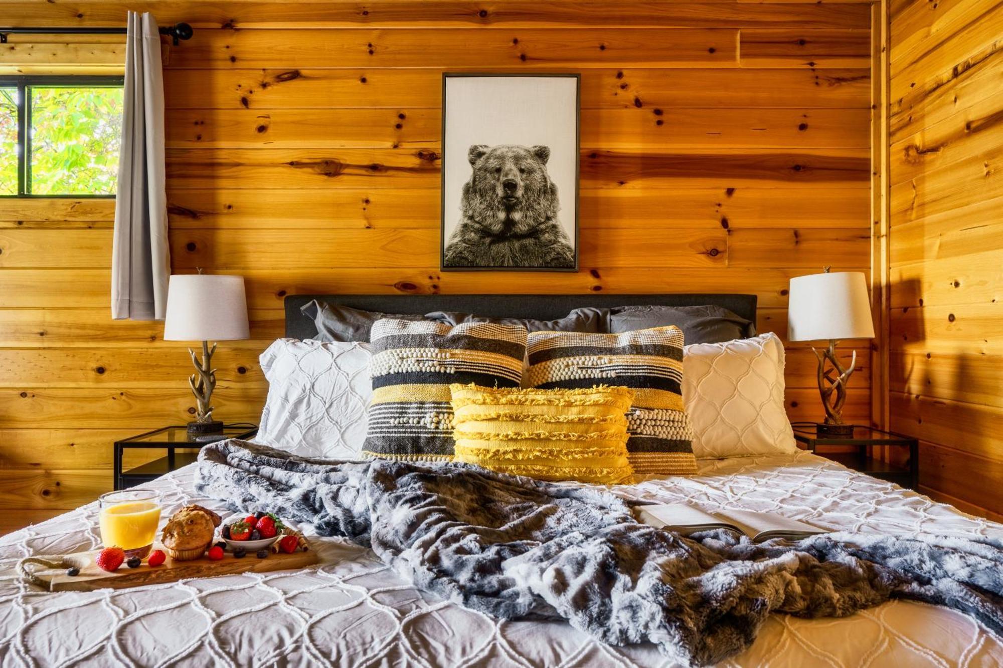 Woodhaven - Private - 3 Suites - Gorgeous Views - 3 Pools - Gamerm - Hottub - Lots Of Bears Gatlinburg Dış mekan fotoğraf