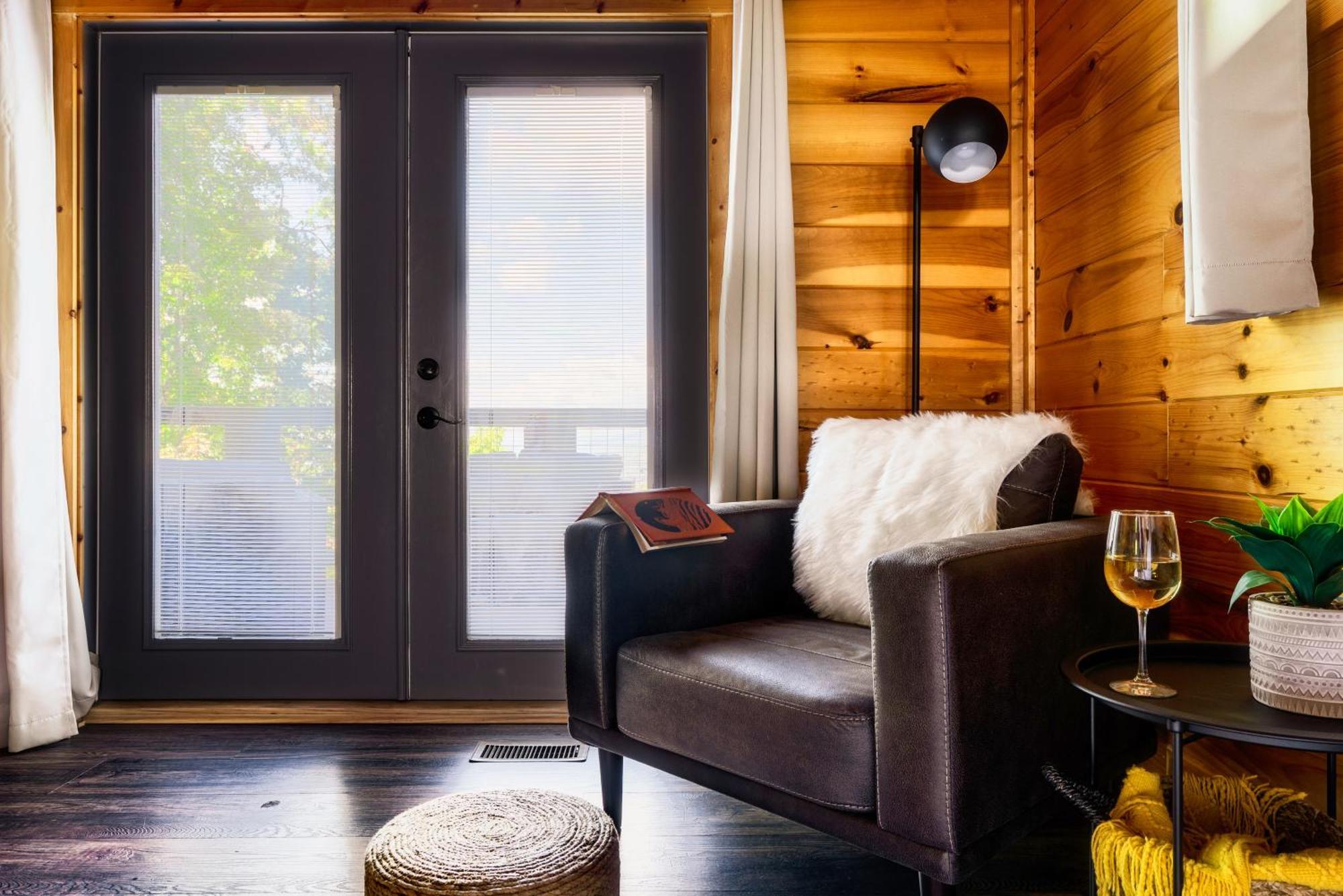 Woodhaven - Private - 3 Suites - Gorgeous Views - 3 Pools - Gamerm - Hottub - Lots Of Bears Gatlinburg Dış mekan fotoğraf