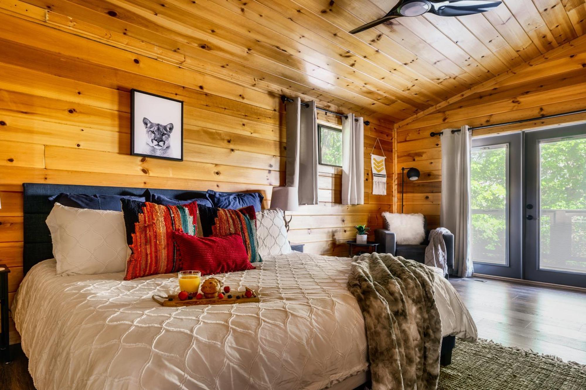 Woodhaven - Private - 3 Suites - Gorgeous Views - 3 Pools - Gamerm - Hottub - Lots Of Bears Gatlinburg Dış mekan fotoğraf