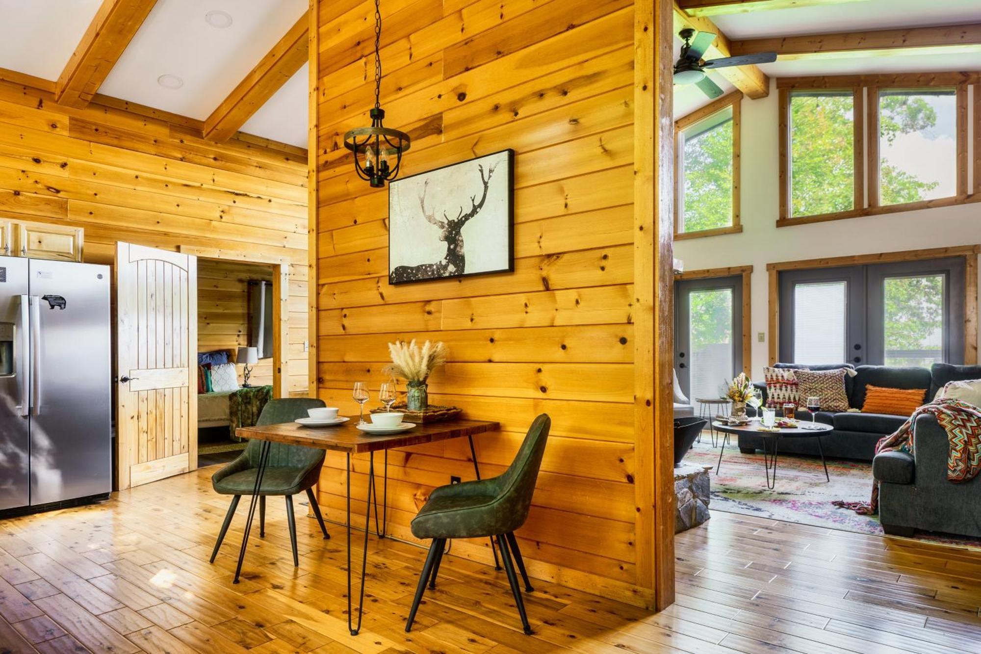 Woodhaven - Private - 3 Suites - Gorgeous Views - 3 Pools - Gamerm - Hottub - Lots Of Bears Gatlinburg Dış mekan fotoğraf
